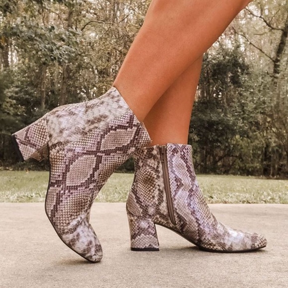 Snake Print Chinese Laundry Daria Block Heel Bootie Booties - Picture 1 of 6